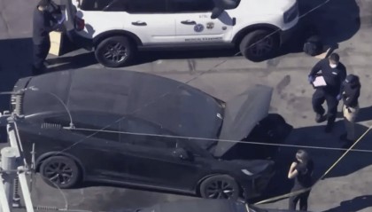 知名歌手名下特斯拉车内发现腐尸,死者身份不明,团队回应:歌手本人已知晓,目前正在进行巡演