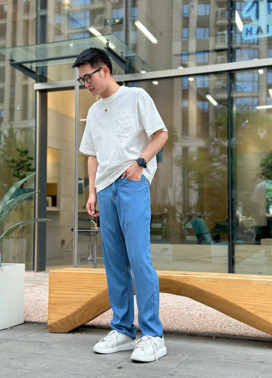 这条莱赛尔天丝牛仔裤，轻薄透气