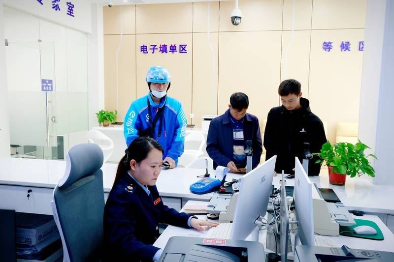 仁怀市税务局：文明花开暖酒都 税徽闪耀谱新篇